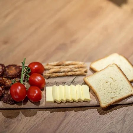 Erak Hill 兹拉蒂博尔